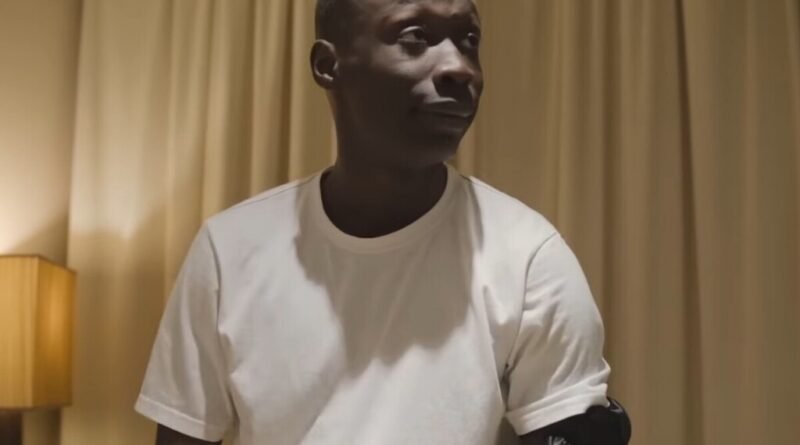 Ex-funcionário de fábrica que se tornou TikToker vende empresa e inteligência artificial por US$ 900 milhões