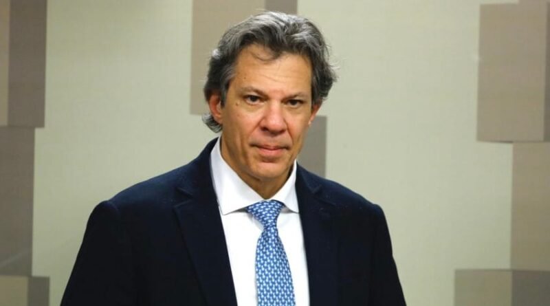 Haddad propõe medidas para limitar supersalários no serviço público