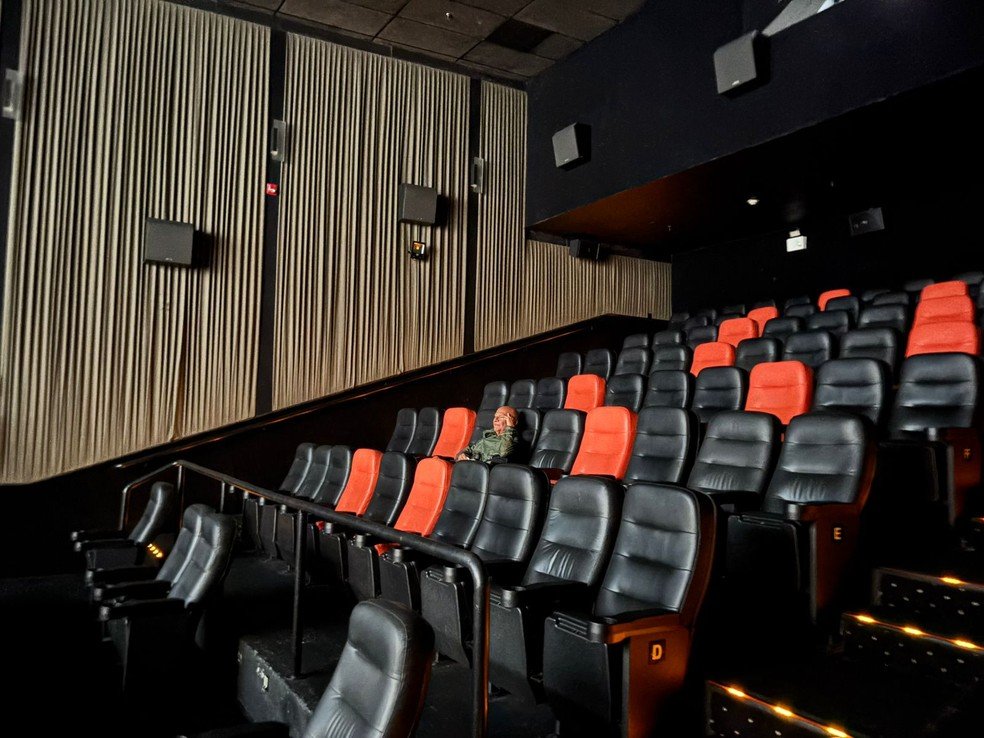 Aposentado Fernando Passos foi o único espectador na estreia de “Melania”