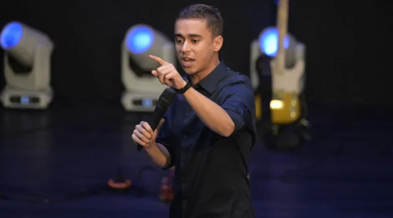 Nikolas finaliza manifestação em Brasília com mensagem ao STF e omite menção a vítimas de raio