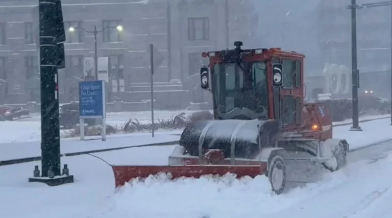 Onda de frio nos EUA resulta em mortes e recorde de cancelamentos de voos