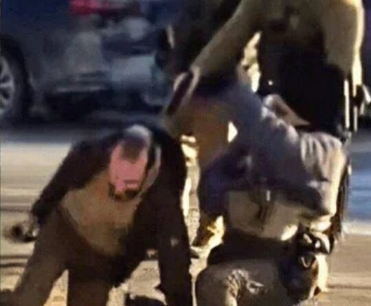 Senador americano utiliza imagem gerada por IA para criticar ações do ICE