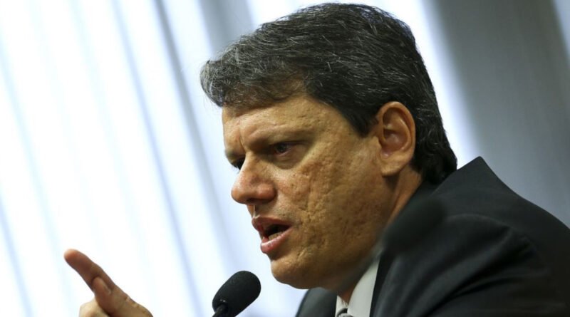 Tarcísio confirma candidatura à reeleição em SP, desmente rumores e anuncia visita a Bolsonaro