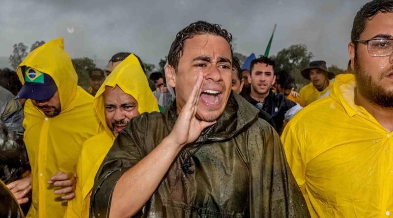 Tarcísio de Freitas apoia a caminhada de Nikolas até Brasília