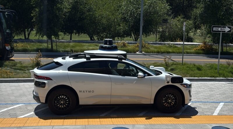 Táxi-robô da Waymo atropela criança próximo a escola e é alvo de investigação nos EUA