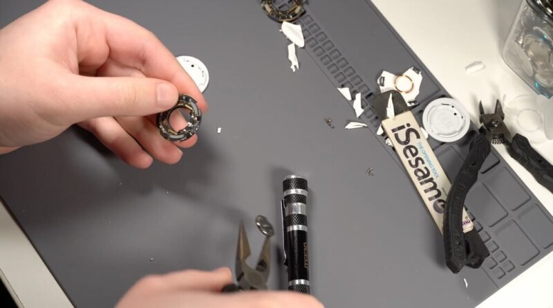 Apple torna mais difícil a ação de ladrões com desmonte do AirTag 2 que revela mudanças no alto-falante