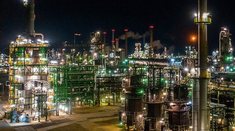 Berlim depende da Rússia para 90% de seu combustível através de refinaria controlada pela URSS