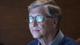 Bill Gates desiste de participar de cúpula de IA na Índia devido a polêmica envolvendo Epstein