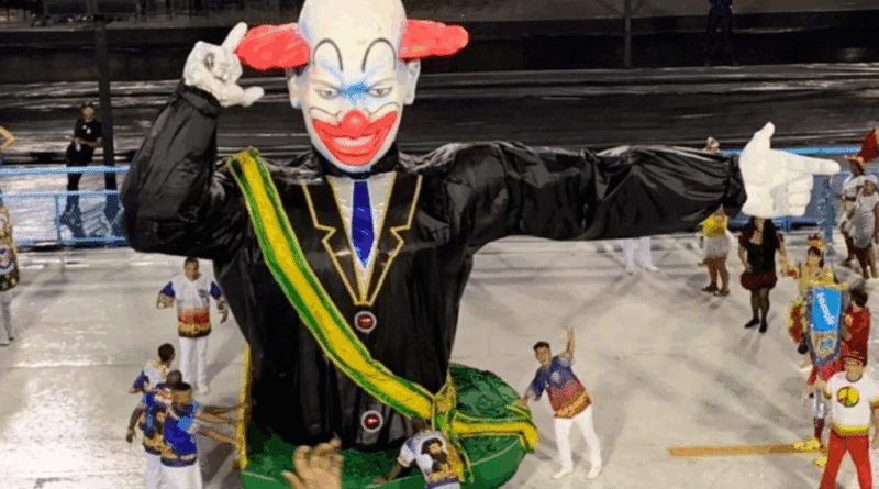 Bolsonaro e Temer são criticados durante o Carnaval; relembre os principais momentos