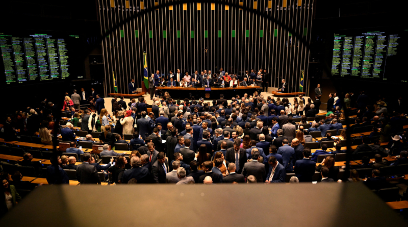 Câmara aprova criação de cargos em ministérios com impacto orçamentário de R$ 5,3 bilhões