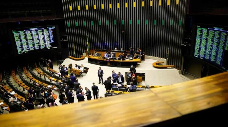 Câmara aprova triplicação de incentivos à indústria química e petroquímica