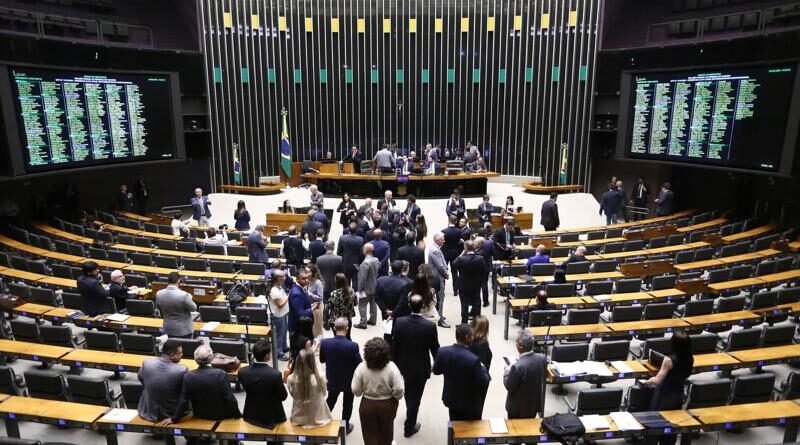 Câmara discute trabalho por aplicativo e feminicídio na pauta da semana