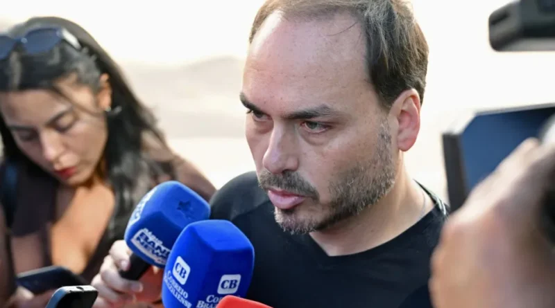 Carlos afirma que Bolsonaro utiliza prisão como estratégia para lista de pré-candidatos a Senado e governos estaduais pelo PL