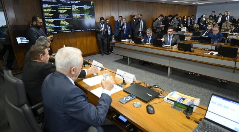 CCJ do Senado analisa proposta que permite a servidores públicos se tornarem MEI