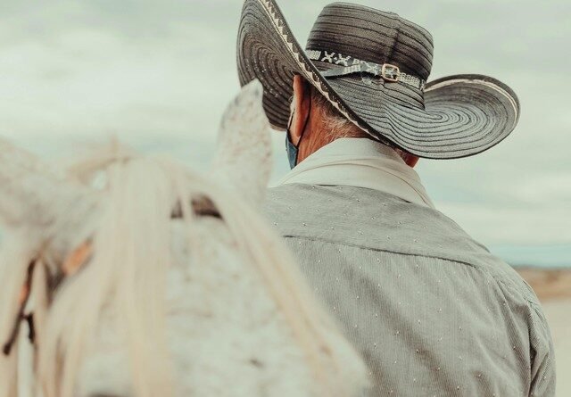 Chapéis na roça não precisarão ser substituídos por capacetes, esclarece nova legislação