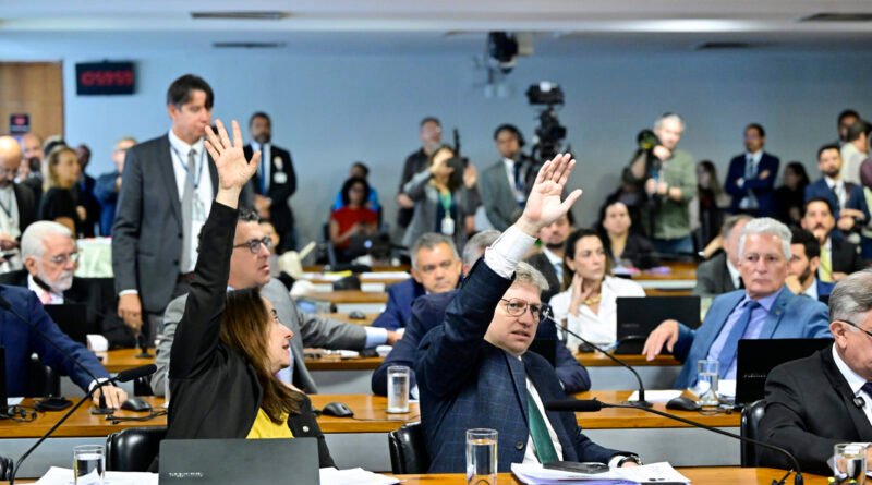 CPMI do INSS aprova quebra de sigilos de Lulinha e Master em sessão marcada por tumulto