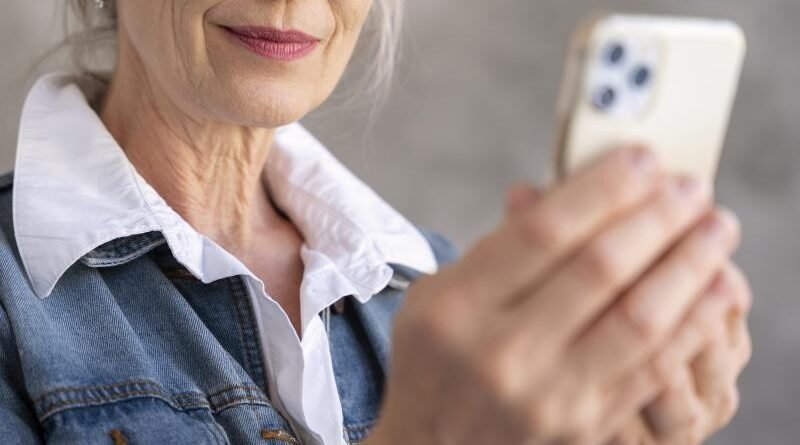 Deputado sugere programa de inclusão digital para idosos