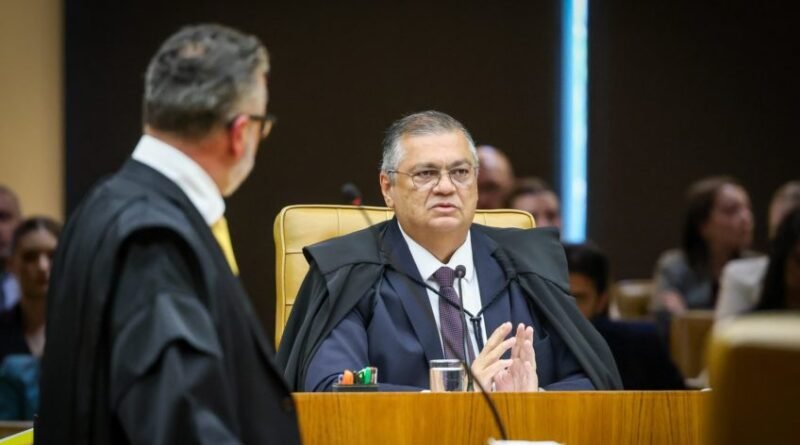 Dino concede prazo de 60 dias para os Três Poderes eliminarem penduricalhos
