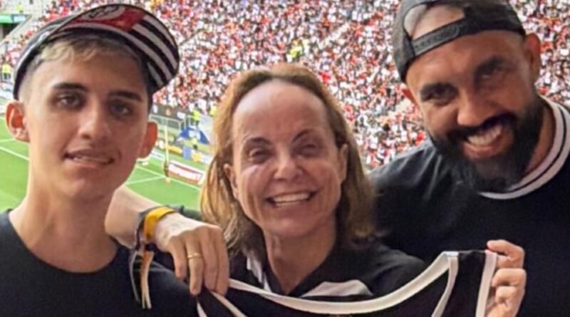 Dino, Moraes e políticos prestigiam Supercopa Rei no estádio