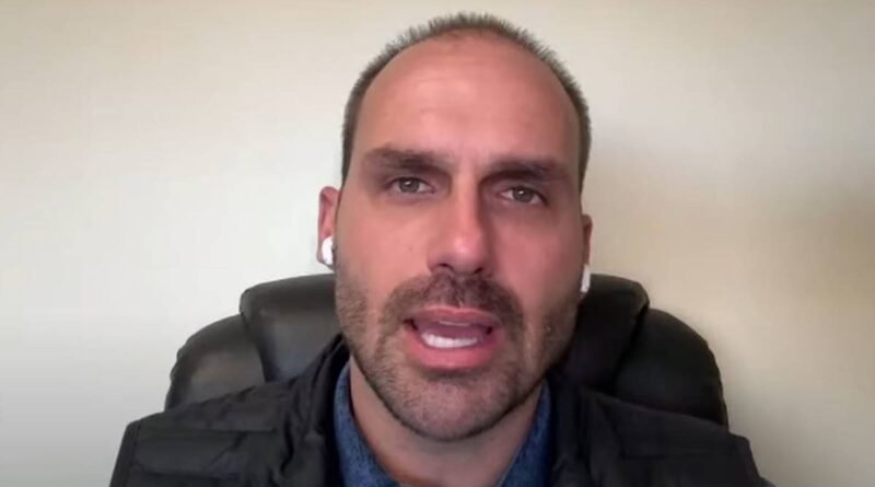 Eduardo Bolsonaro se destaca como diplomata em meio ao caos no banco dos réus