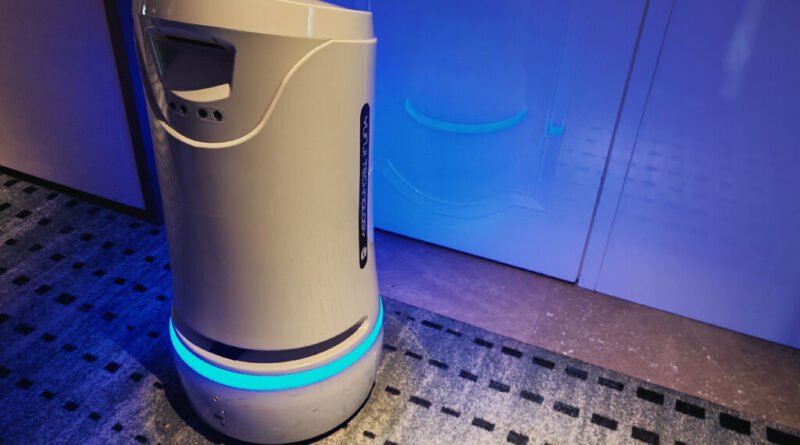 Entregador de comida na China surpreende ao subir para entregar pedido de forma inusitada