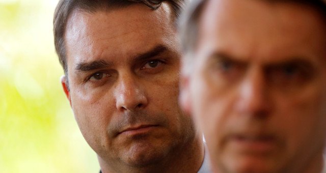 Flávio Bolsonaro se destaca em pesquisa devido ao capital político de seu pai e ao mau momento do governo Lula