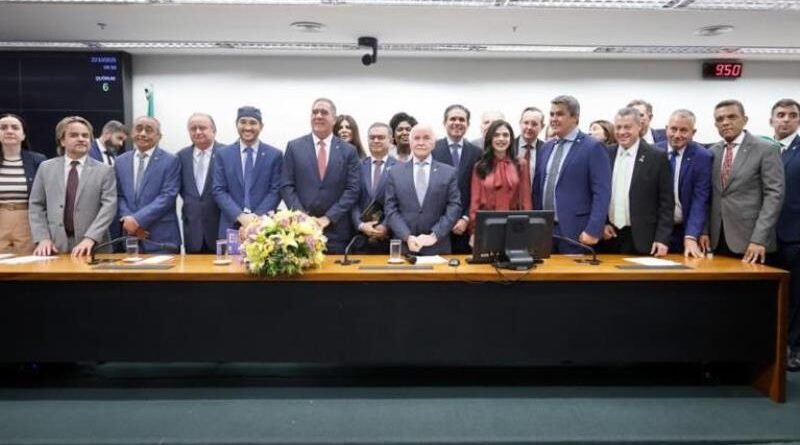 Frentes Católica e Evangélica dividem metade das cadeiras no legislativo