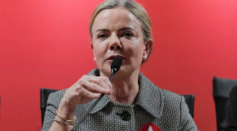 Gleisi defende desfile em homenagem a Lula diante de críticas