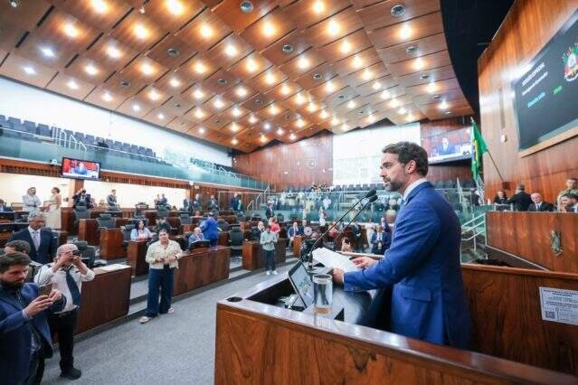 Governador Leite se apresenta de forma inédita para defender pedágios na CPI