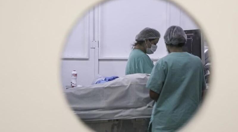 Heloísa Helena sugere limite de tempo de espera em filas para adolescentes no SUS