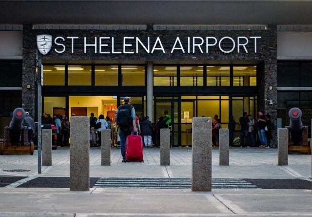 Ilha isolada no Atlântico fecha aeroporto e turistas ficam retidos por falta de segurança