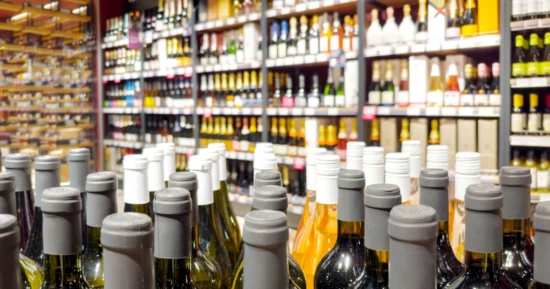 Inteligência artificial auxilia na identificação de garrafas e bebidas adulteradas