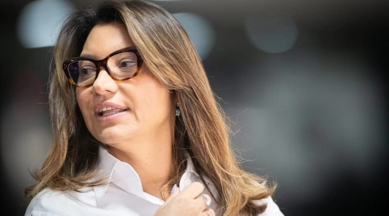 Janja se manifesta sobre rebaixamento da escola que homenageou Lula no Rio