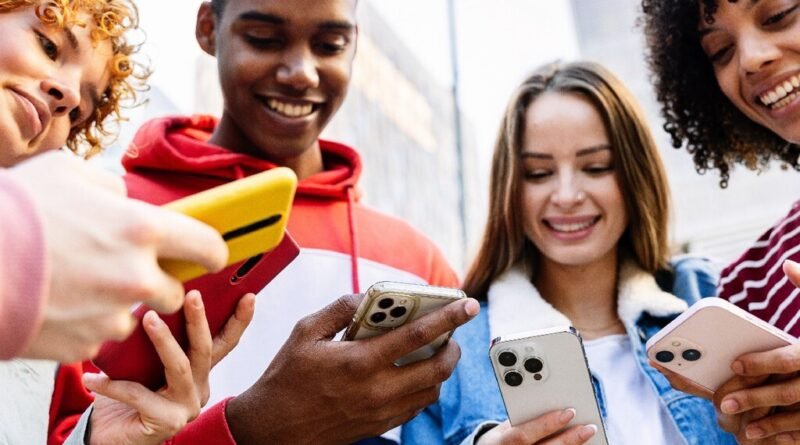 Jovens na Noruega optam por reduzir uso de redes sociais para escapar da armadilha digital