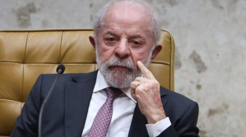 Lula se confunde e chama Janja de Marisa durante discurso oficial