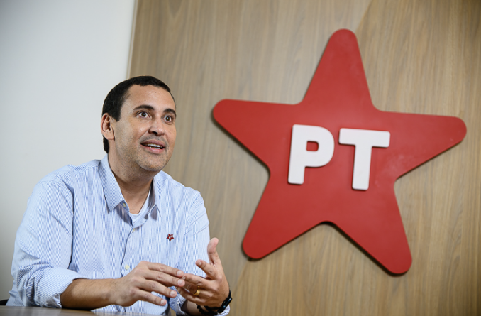 Manipulação nas redes sociais representa um desafio para o Brasil, afirma secretário do PT