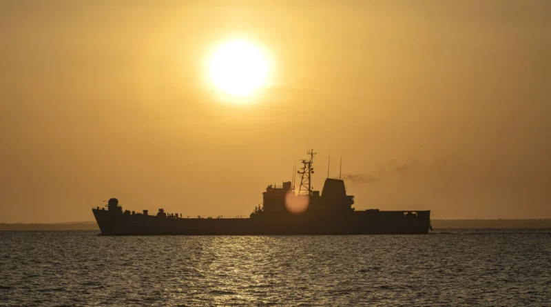 Marinha dos EUA afunda nova embarcação no Caribe e provoca morte de três pessoas