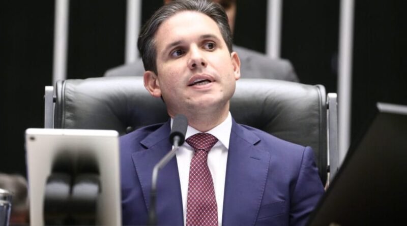 Motta afirma que salários de funcionários da Câmara podem ultrapassar teto salarial