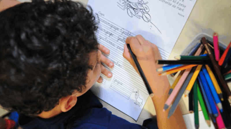 MP e Defensoria processam escolas cívico-militares em São Paulo