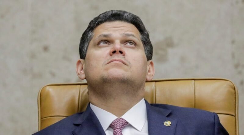 Mudança na relatoria do Master gera pressão sobre Alcolumbre