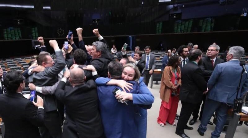 Oposição busca votos necessários para derrubar veto ao PL da Dosimetria