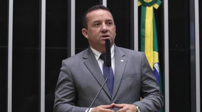 Pastor Diniz sugere regulamentação da liberdade religiosa no espaço público