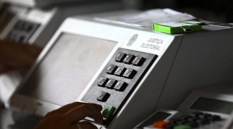 Projeto de lei propõe registro prévio para pesquisas eleitorais na internet