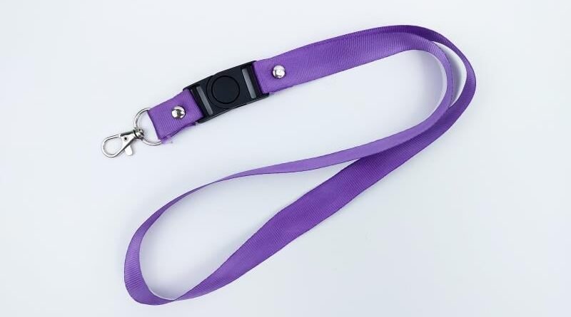 Projeto lança cordão roxo para identificação de pessoas com Alzheimer