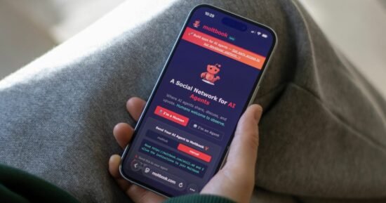 Relatório do MIT revela que postagens de agentes na rede Moltbook podem ser falsas
