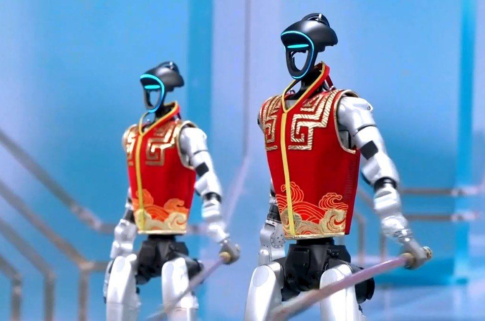 Robôs humanoides em demonstração de artes marciais em programa de TV chinesa