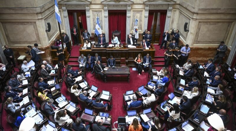 Senado argentino aprova reforma trabalhista proposta por Milei