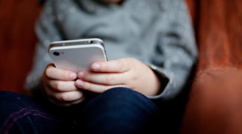 Suécia propõe proibição de celulares em escolas do ensino fundamental ao médio