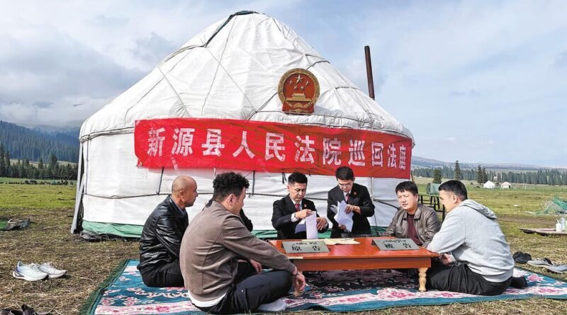 Supremo Tribunal da China leva justiça a locais remotos a cavalo