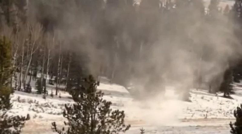 Tornado de neve é registrado em vídeo nos EUA; assista às imagens